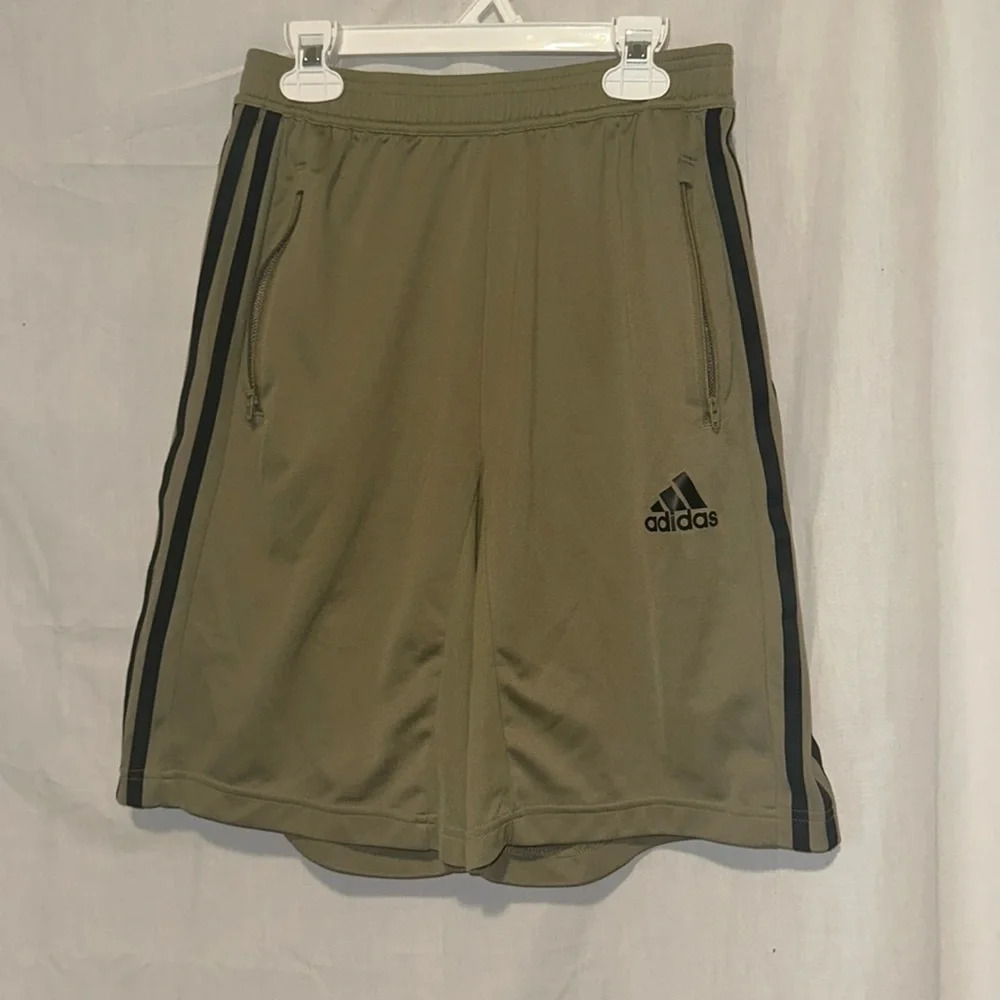 mens army tan Adidas primeblue aeroready athletic shorts size small